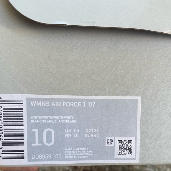 Air force 1 ‘07 size 10 women’s. New, in box. Never been worn. White. - Picture 5 of 7